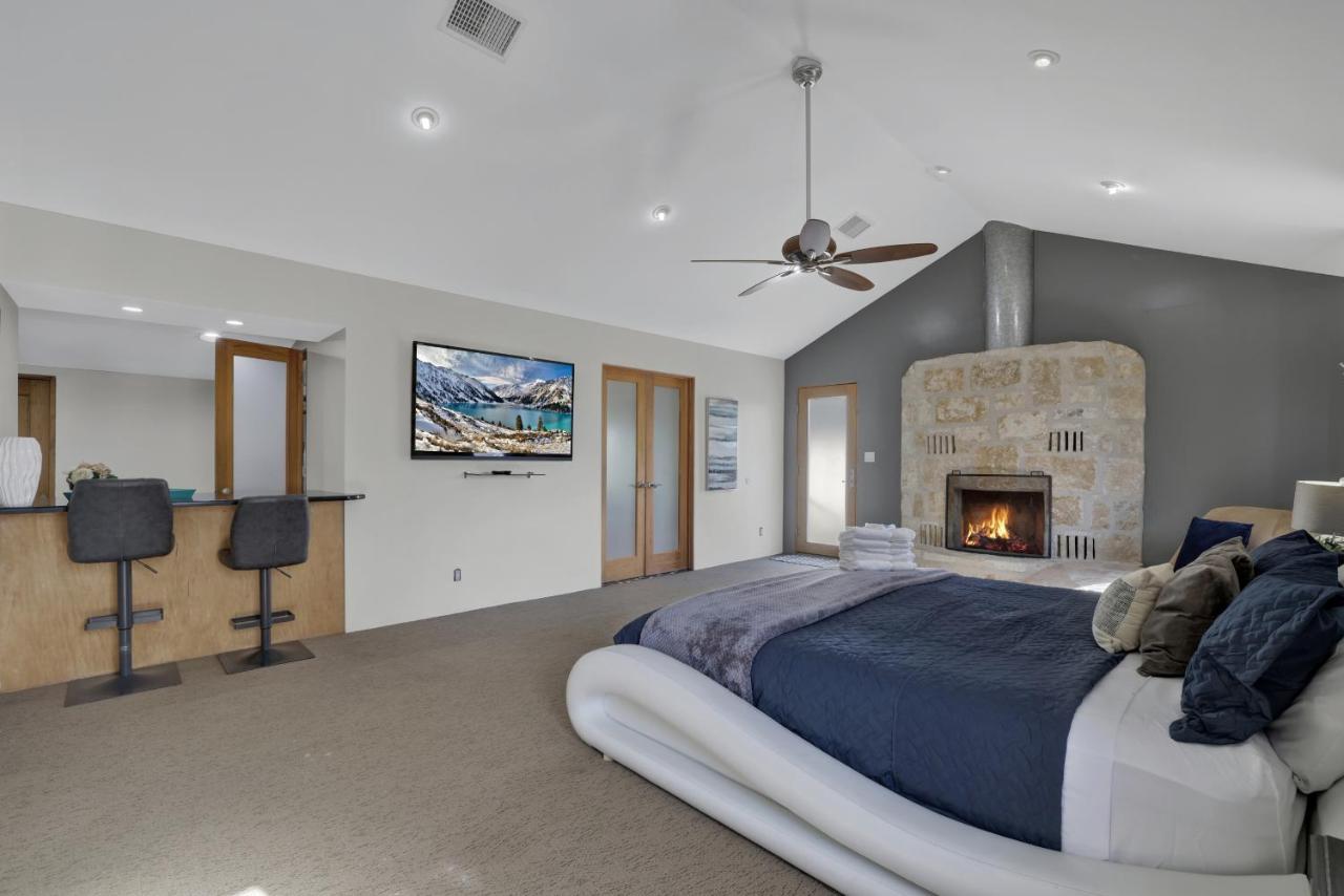 406 Lodge-A: Hot-Tub & 2 Blks To Main St Fredericksburg Luaran gambar