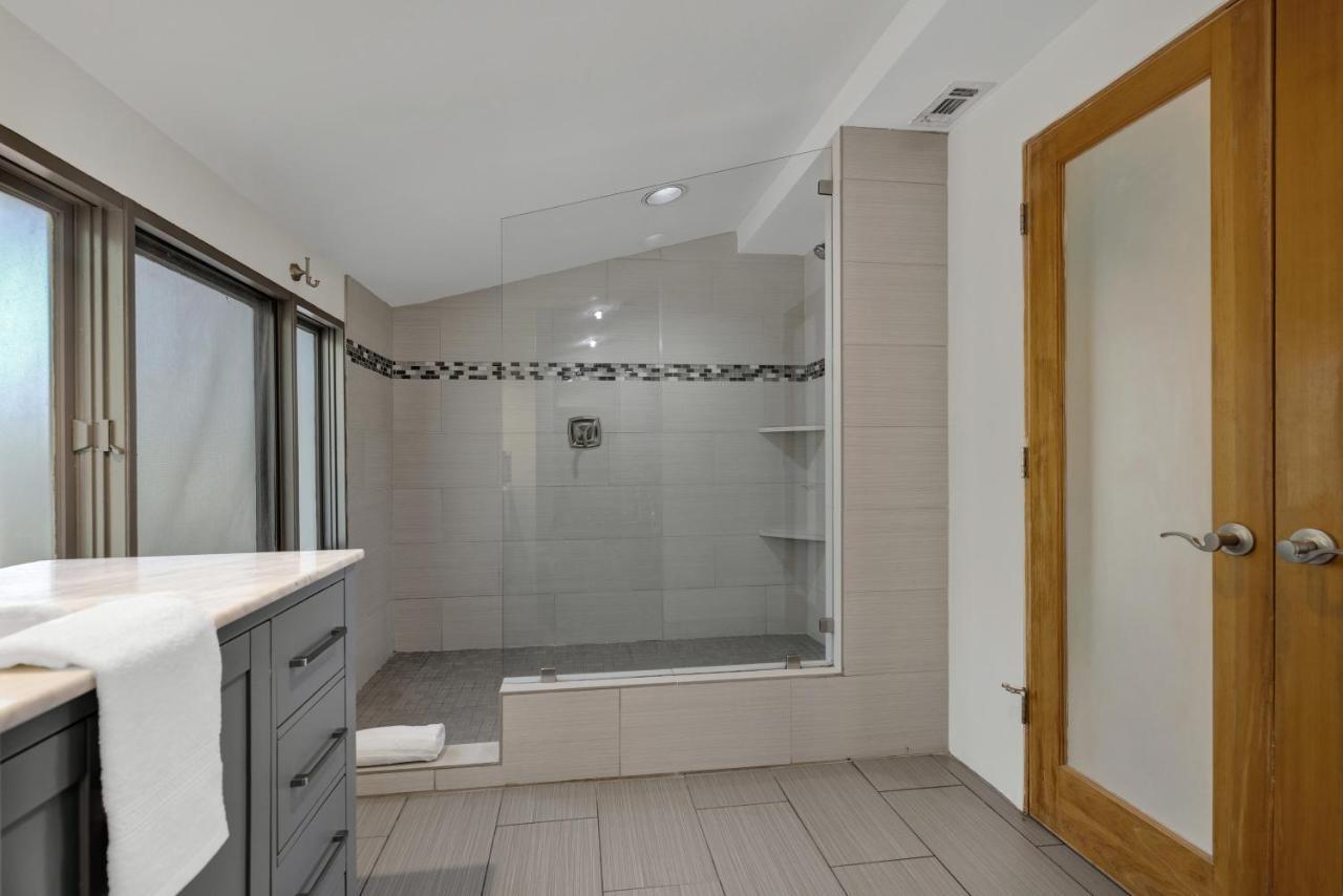 406 Lodge-A: Hot-Tub & 2 Blks To Main St Fredericksburg Luaran gambar